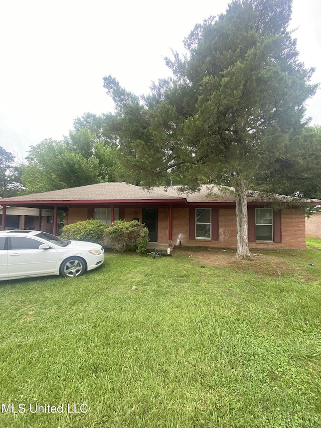 351 E Academy St, Canton, MS 39046 - ranch-style home featuring a front yard