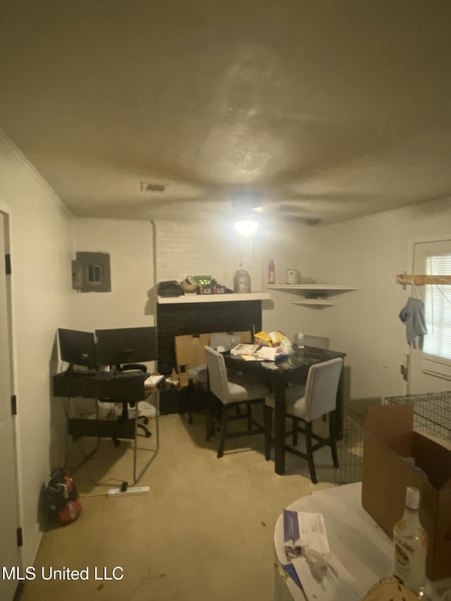 351 E Academy St, Canton, MS 39046 - dining area with a desk