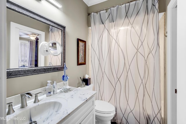 bathroom with curtained shower, toilet, and vanity