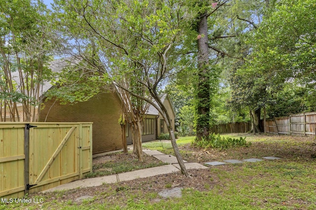13 Highland Meadows Dr, Jackson, MS 39211 - view of yard with a gate