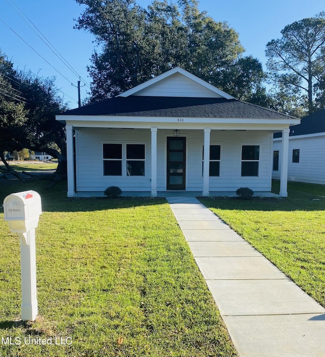 view of front of house featuring covered porch and a front lawn