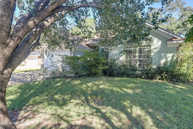 view of yard with a garage