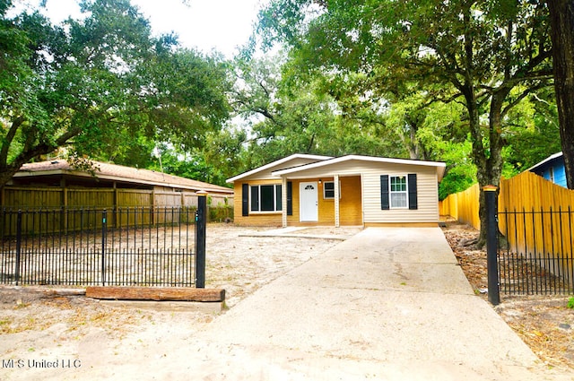 view of front of property