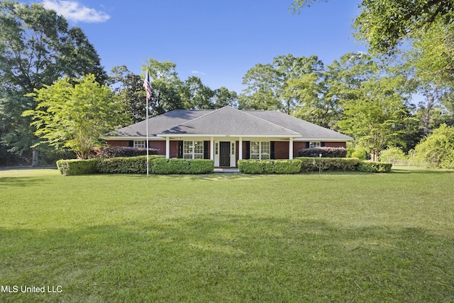 view of front facade with a front lawn