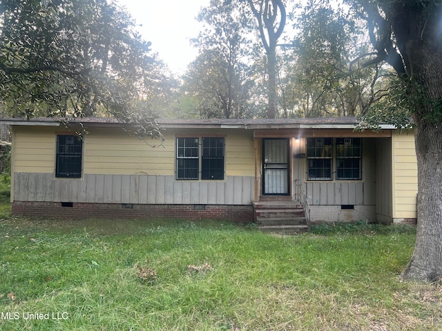 view of front of home with a front yard