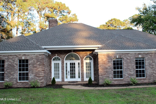 view of front of property with a front yard