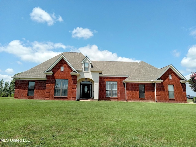 496 Cleveland Crossing Rd, Cleveland, MS 38732 - traditional-style home featuring a front lawn, brick siding, and roof with shingles