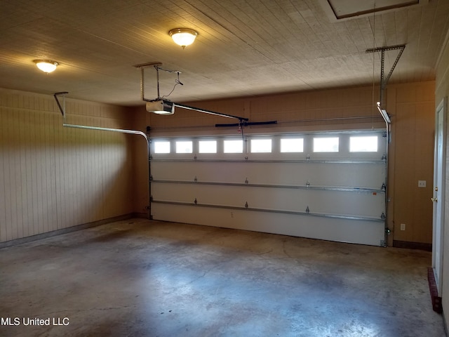 496 Cleveland Crossing Rd, Cleveland, MS 38732 - garage with a garage door opener