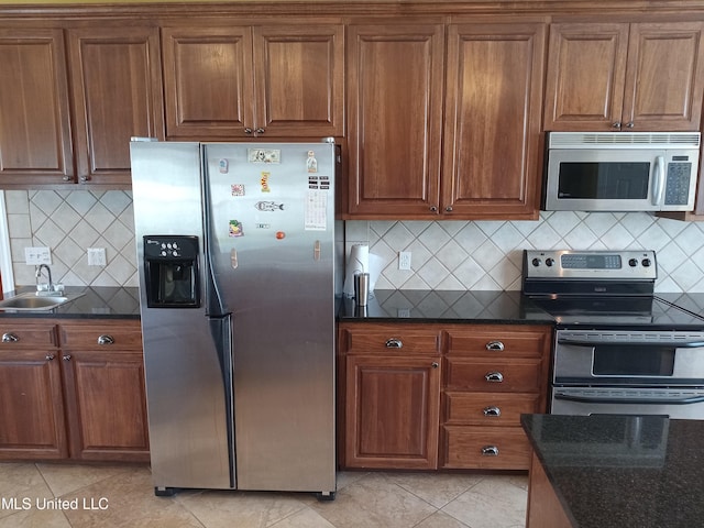 496 Cleveland Crossing Rd, Cleveland, MS 38732 - kitchen featuring appliances with stainless steel finishes, a sink, brown cabinets, and backsplash