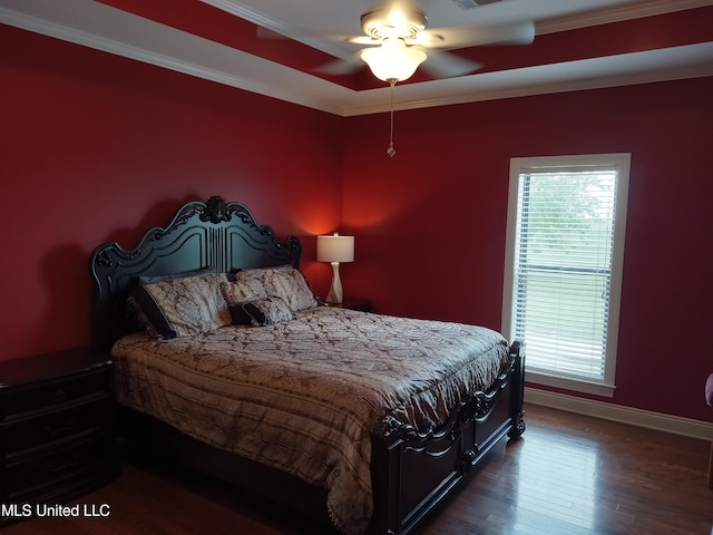 496 Cleveland Crossing Rd, Cleveland, MS 38732 - bedroom with wood finished floors, crown molding, baseboards, and a ceiling fan