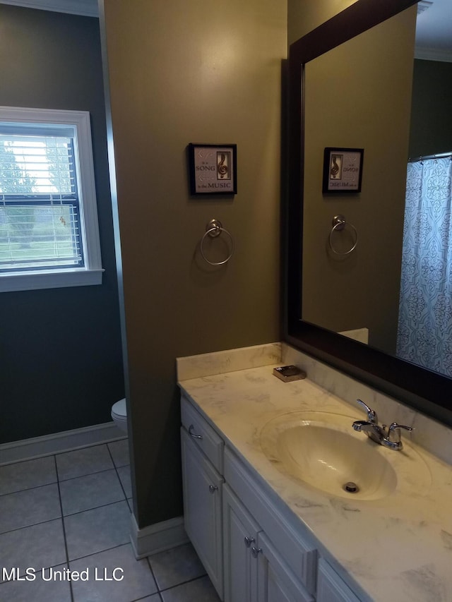 496 Cleveland Crossing Rd, Cleveland, MS 38732 - full bath featuring tile patterned flooring, vanity, baseboards, and toilet