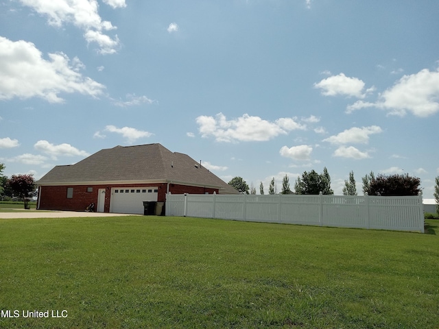 496 Cleveland Crossing Rd, Cleveland, MS 38732 - view of yard featuring a garage and concrete driveway