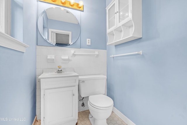6830 Embassy Cir, Horn Lake, MS 38637 - half bath featuring toilet, vanity, tile walls, and a wainscoted wall