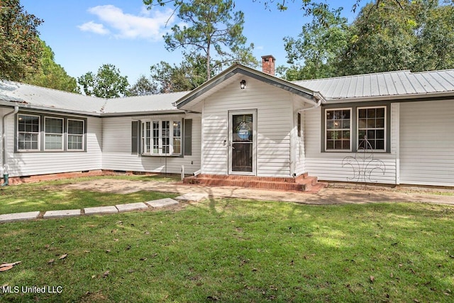 ranch-style home with a front yard