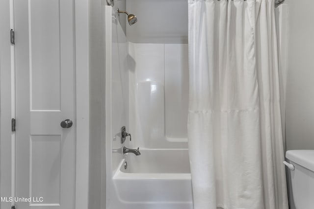 bathroom with shower / tub combo with curtain and toilet