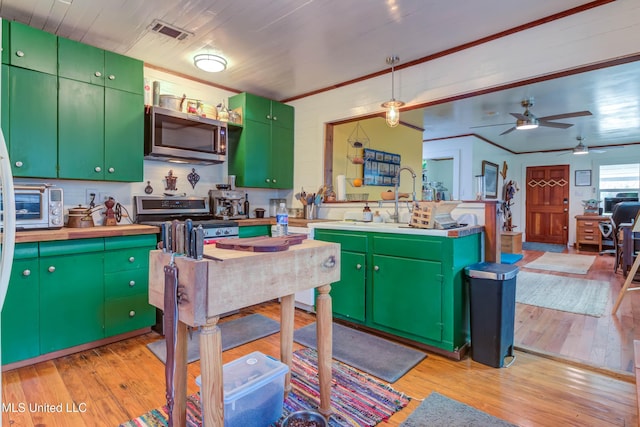 kitchen with appliances with stainless steel finishes, sink, light hardwood / wood-style floors, green cabinetry, and wooden ceiling