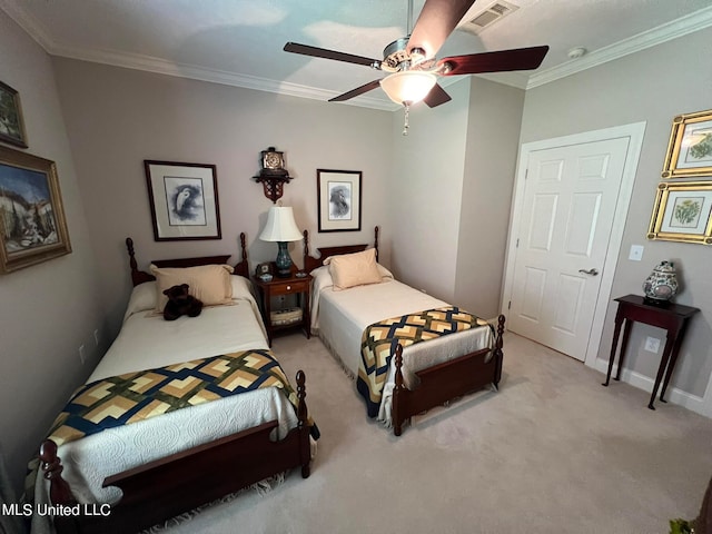 bedroom featuring light carpet, crown molding, and ceiling fan