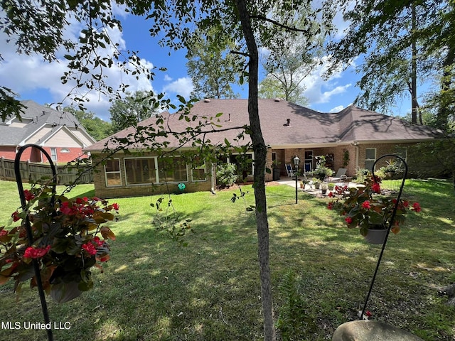 view of yard featuring a patio area