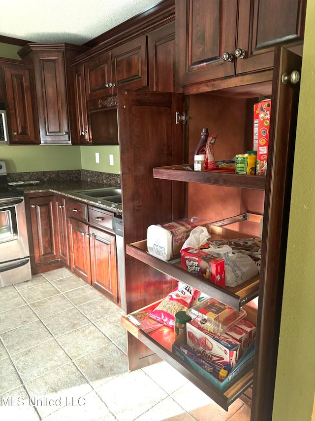 kitchen featuring sink, appliances with stainless steel finishes, and a textured ceiling