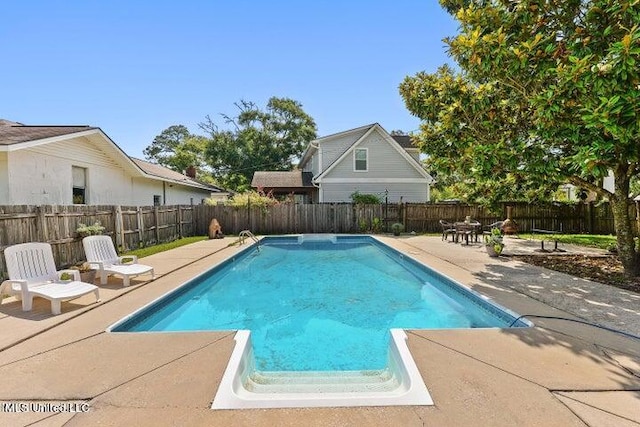 view of swimming pool featuring a patio