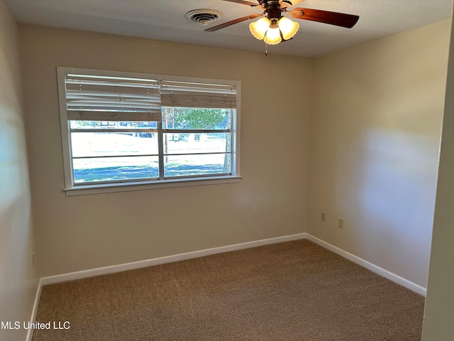 unfurnished room featuring ceiling fan and carpet