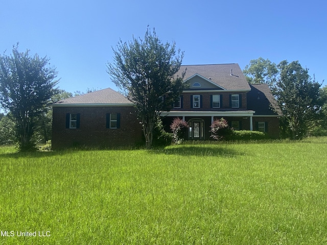 view of front facade with a front yard