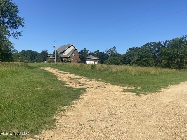 view of yard featuring a rural view