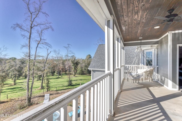 balcony with ceiling fan