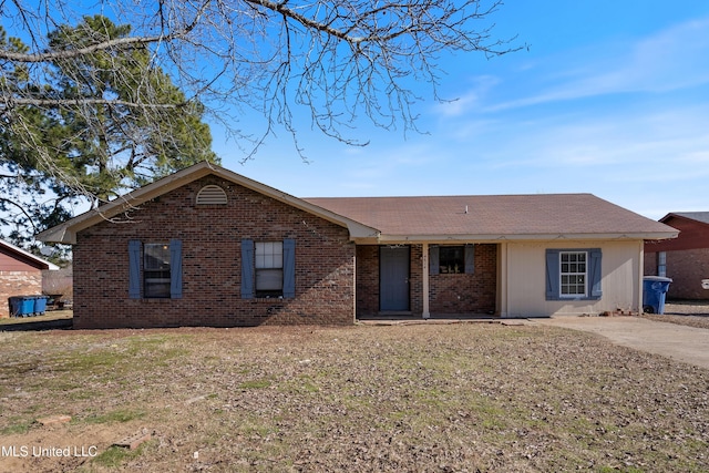 ranch-style home featuring a front yard