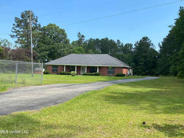 ranch-style home with a front yard