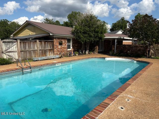 3 Pemberton Cir, Greenwood, MS 38930 - view of swimming pool featuring fence