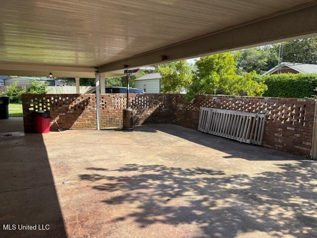 3 Pemberton Cir, Greenwood, MS 38930 - view of patio / terrace with fence