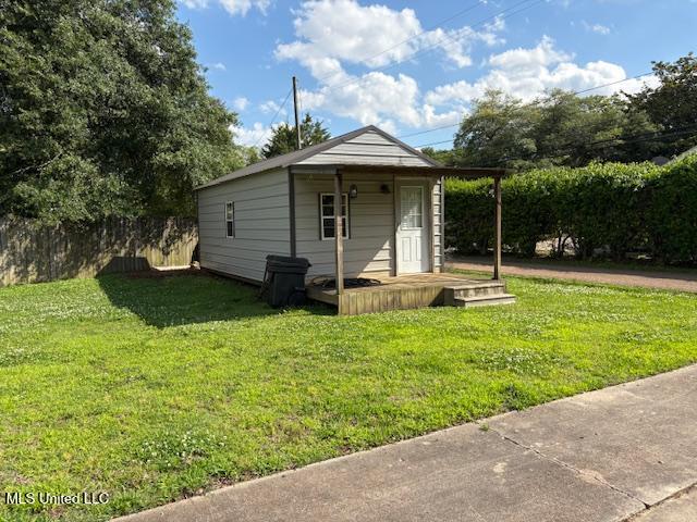 3 Pemberton Cir, Greenwood, MS 38930 - view of outdoor structure featuring an outbuilding