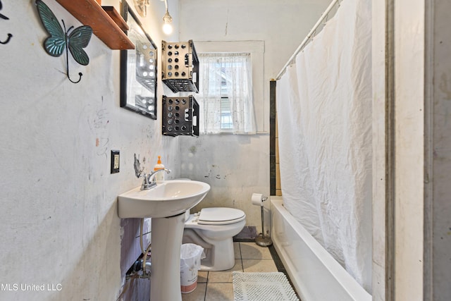 4006 Pine St, Pascagoula, MS 39567 - bathroom with tile patterned flooring and shower / bath combo