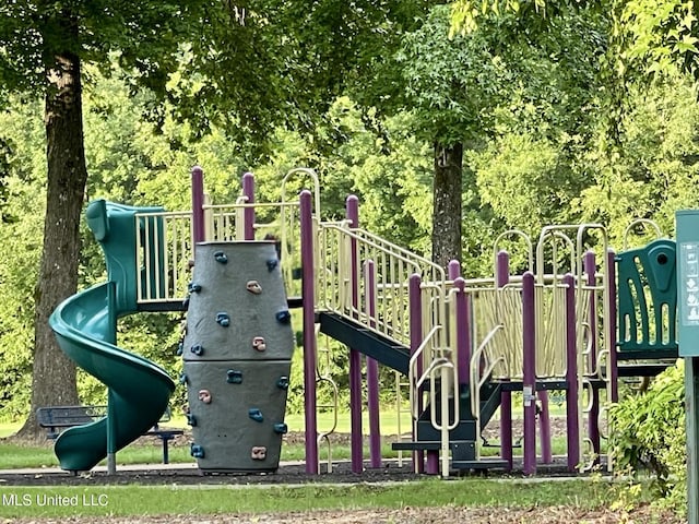 5269 Blocker St, Olive Branch, MS 38654 - view of play area