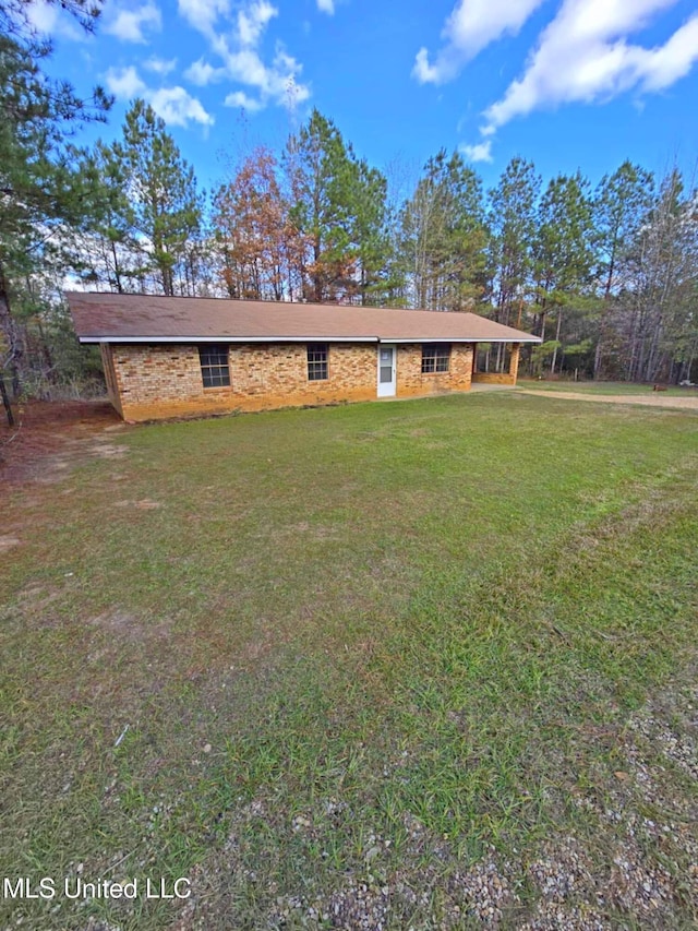 exterior space featuring a front yard