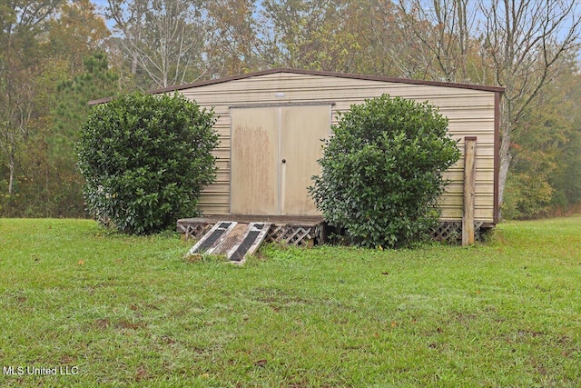 view of outdoor structure featuring a yard