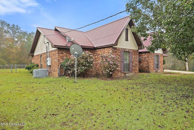 view of front of home with a front yard