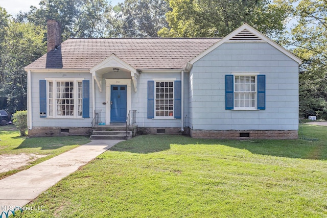 view of front facade with a front lawn