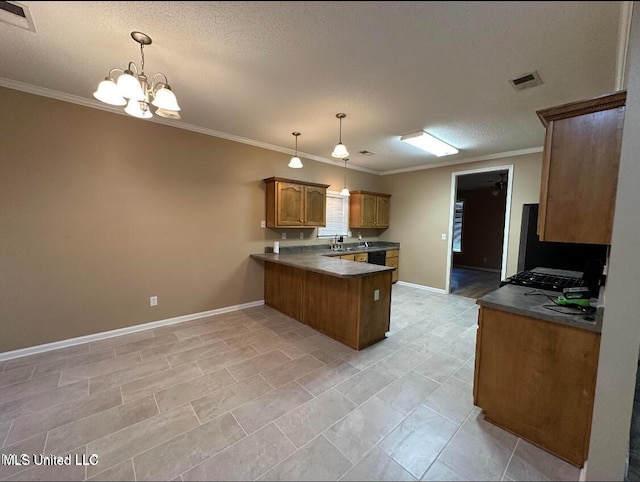 kitchen with decorative light fixtures, kitchen peninsula, an inviting chandelier, a textured ceiling, and ornamental molding