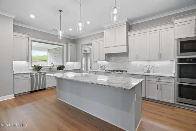 2115 Livingston Way, Hernando, MS 38632 - kitchen with appliances with stainless steel finishes, backsplash, a sink, recessed lighting, and a kitchen island