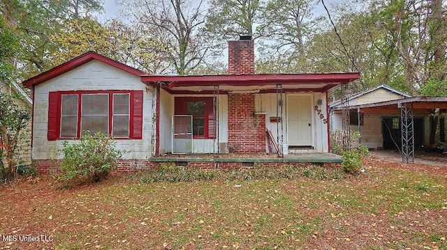 view of front of house featuring a front yard and a porch