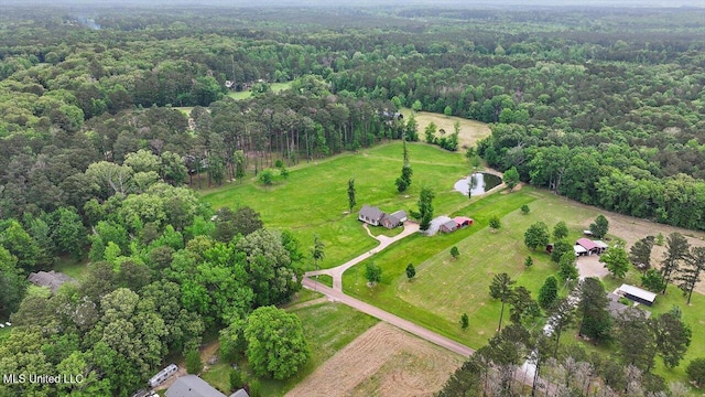 birds eye view of property featuring a forest view