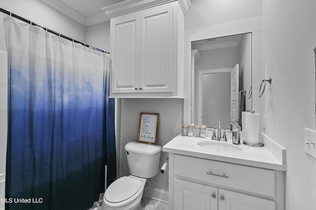 962 Glenwild Cir, Canton, MS 39046 - full bath featuring ornamental molding, vanity, toilet, a shower with curtain, and baseboards