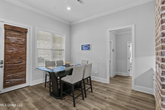 962 Glenwild Cir, Canton, MS 39046 - dining area featuring wood finished floors, ornamental molding, baseboards, and recessed lighting