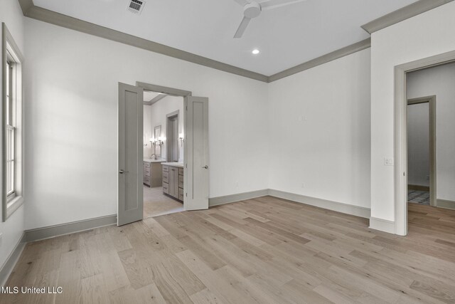 unfurnished bedroom with light wood-style floors, baseboards, recessed lighting, ensuite bath, and ceiling fan
