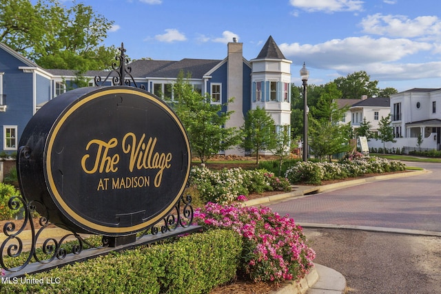 community sign with a residential view