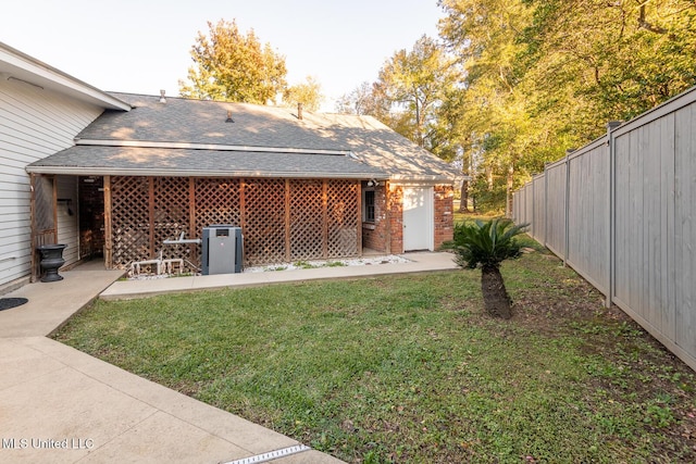 102 Melrose Montebello Pkwy, Natchez, MS 39120 - view of yard featuring a patio area