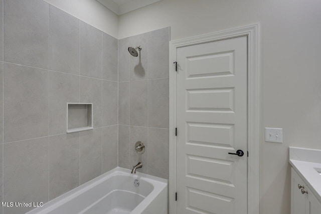 bathroom with vanity and tiled shower / bath