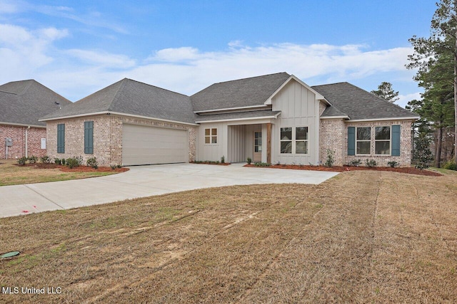 view of front of home featuring a front yard and a garage